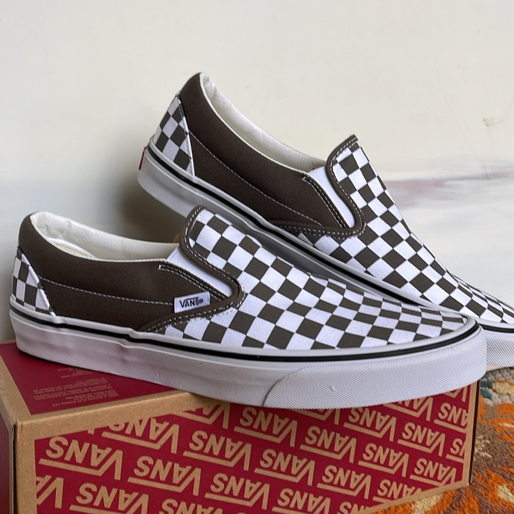 Vans WMNS Classic Slip-On
Color Theory Checkerboard Bungee
VN000BVZ9JC
Sneakers - Picture 7 of 16